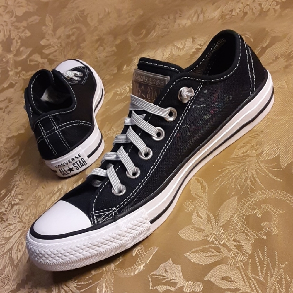 CONVERSE All Star Classic Black and White Women's 7.5 Men's 5.5